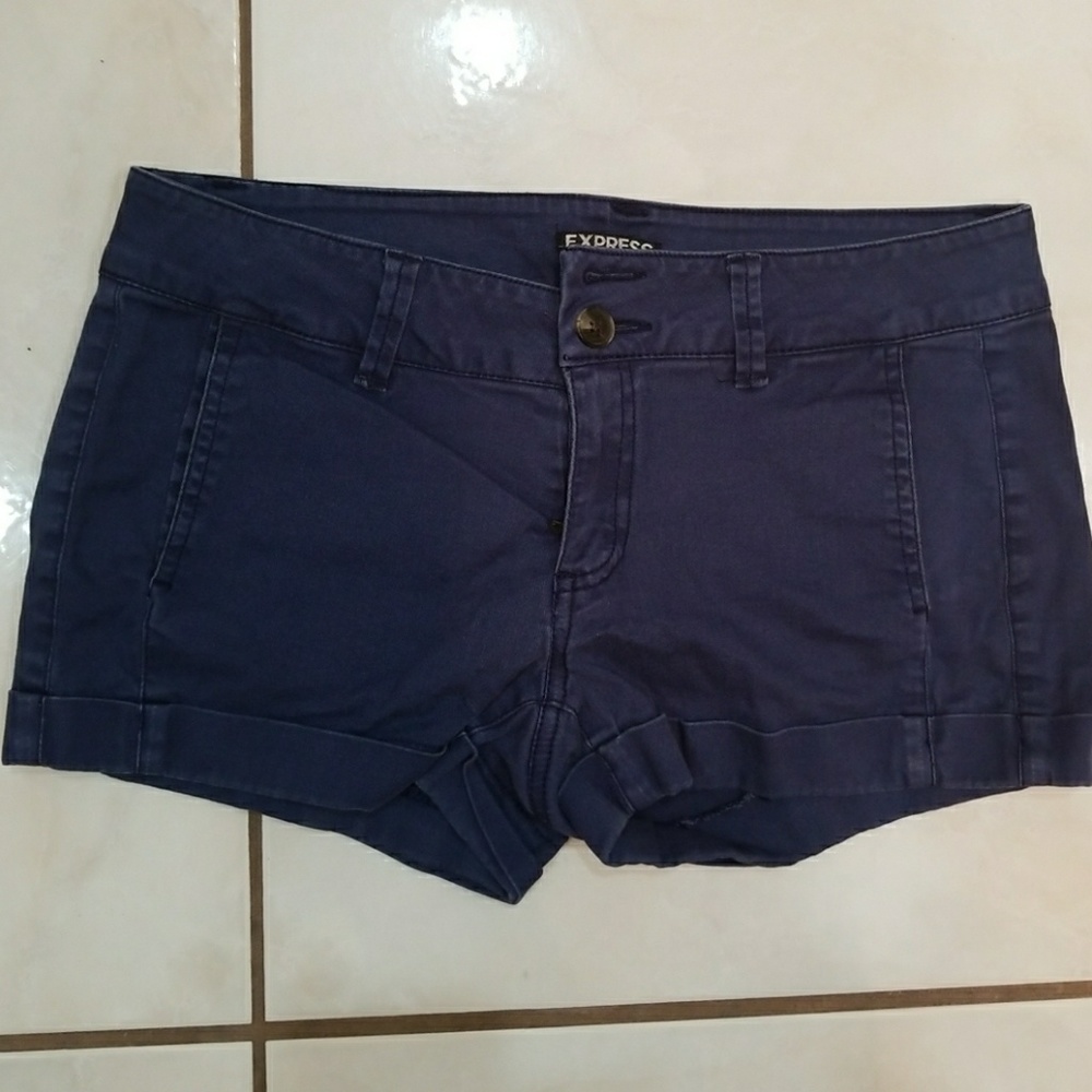 Shorts - Picture 2 of 3
